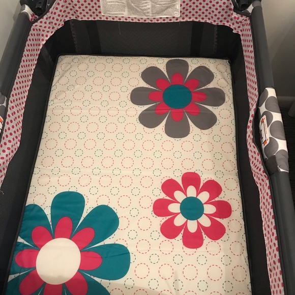 Pack n play - Picture 5 of 6